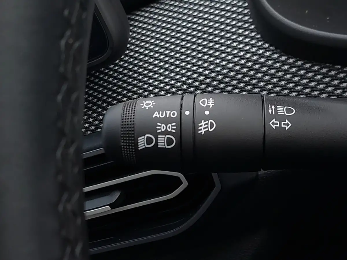 2021-renault-captur-10-tce-iconic-90ps-big-18