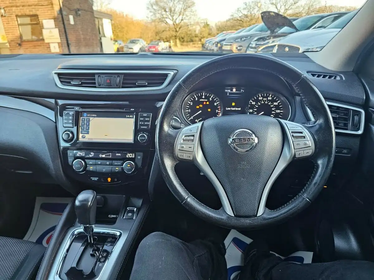2015-nissan-qashqai-12-n-tec-xtronic-cvt-big-20