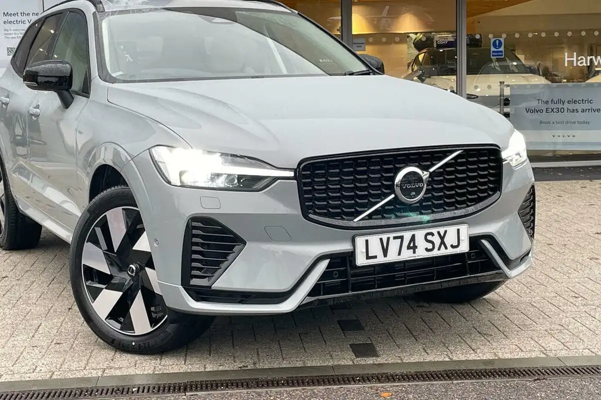 2024-volvo-xc60-20-t8-ultra-dark-big-5