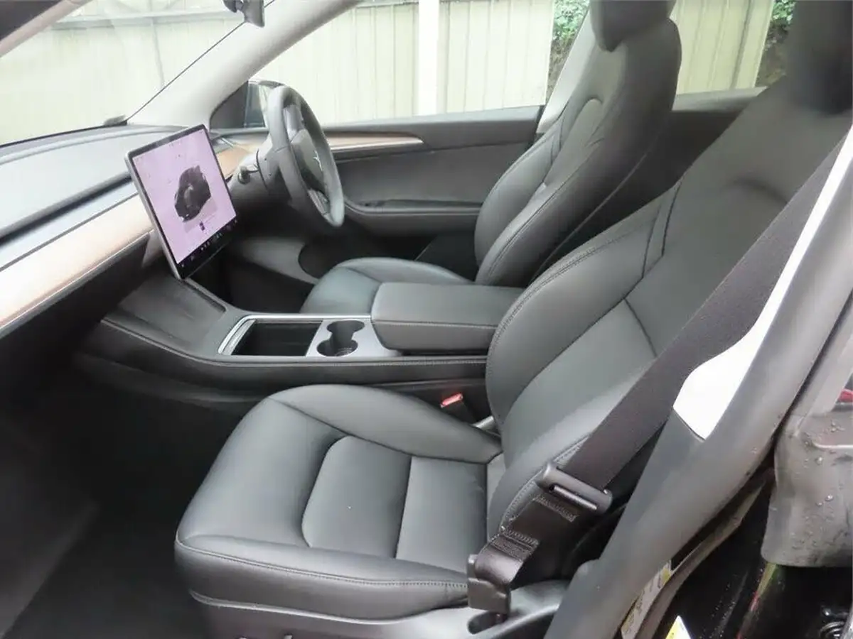2024-tesla-model-y-e-performance-big-1