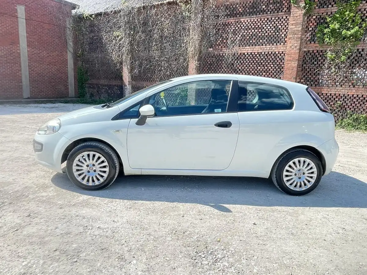 2011-fiat-punto-evo-12-active-3d-big-11