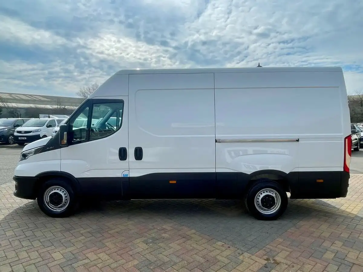 2022-iveco-daily-s-class-23td-35s14v-business-3520mm-h2-136pseu6dt-big-8