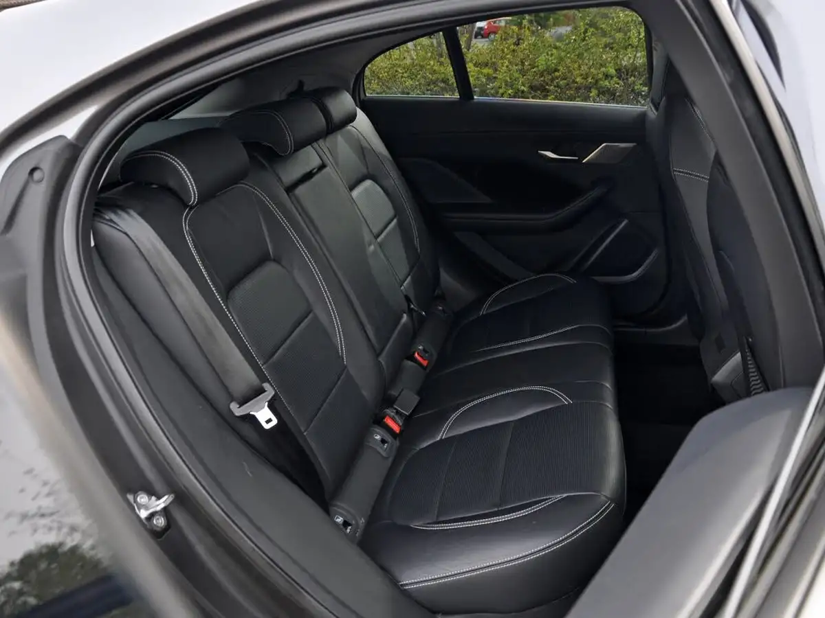 2021-jaguar-i-pace-ev400-hse-big-20