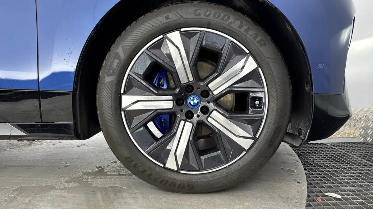2022-bmw-ix-e-xdrive-40-m-sport-edition-big-26