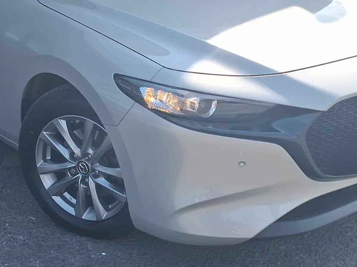 2022-mazda-mazda3-20-se-l-lux-122ps-hatchback-5d-auto-big-8