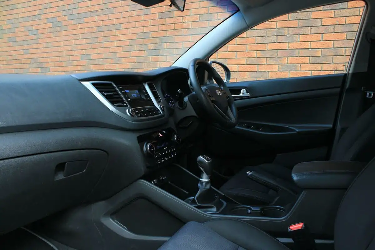 2017-hyundai-tucson-17crdi-blue-drive-se-116ps-big-15
