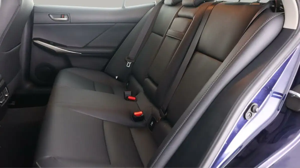 2019-lexus-is-300h-25-is-big-15