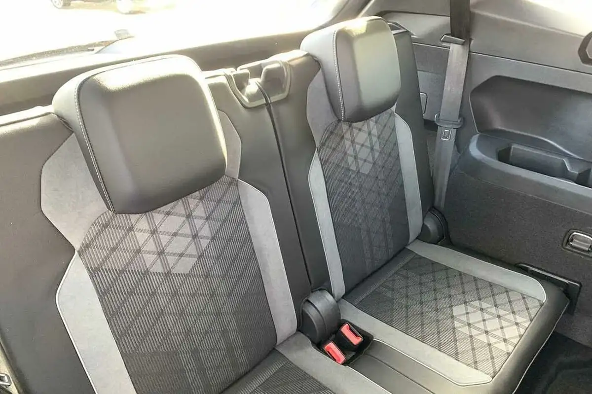 2022-volkswagen-tiguan-allspace-15-tsi-r-line-big-25