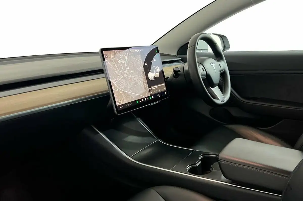 2020-tesla-model-3-e-long-range-big-8