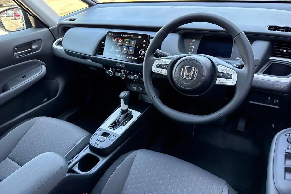 2025-honda-jazz-15-i-mmd-elegance-big-35