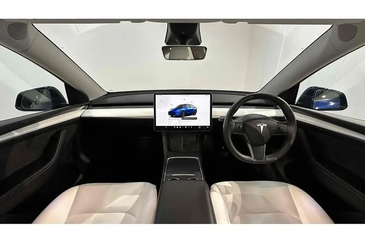 2022-tesla-model-y-e-long-range-big-27