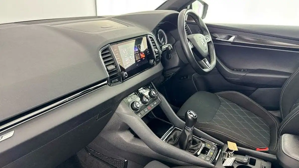 2018-skoda-karoq-20tdi-sportline-150ps-big-1