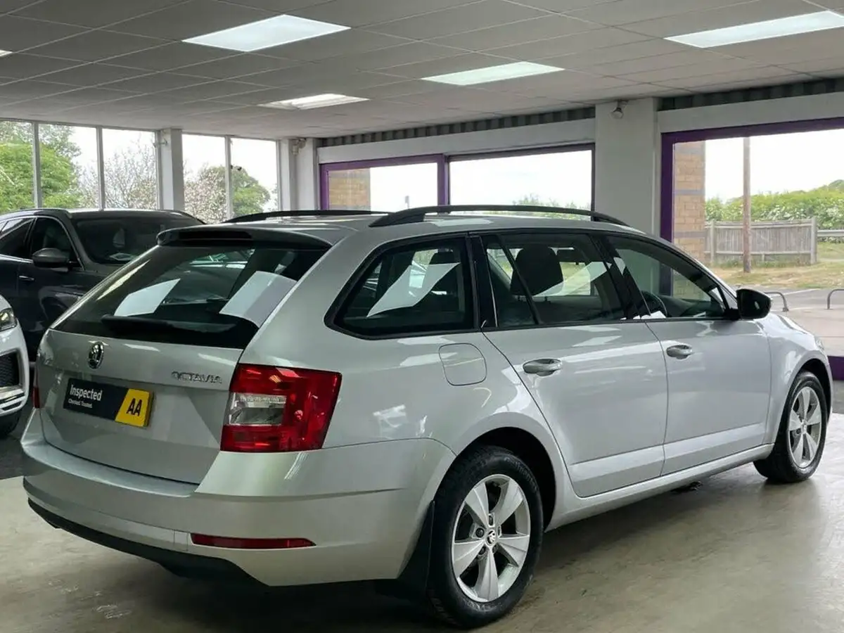 2019-skoda-octavia-10-tsi-s-estate-big-9