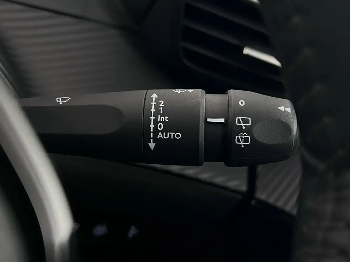 2021-peugeot-2008-suv-12-puretech-allure-100bhp-big-21