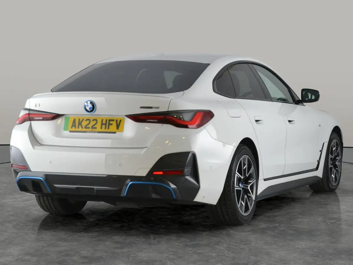 2022-bmw-i4-e-edrive40-m-sport-big-11
