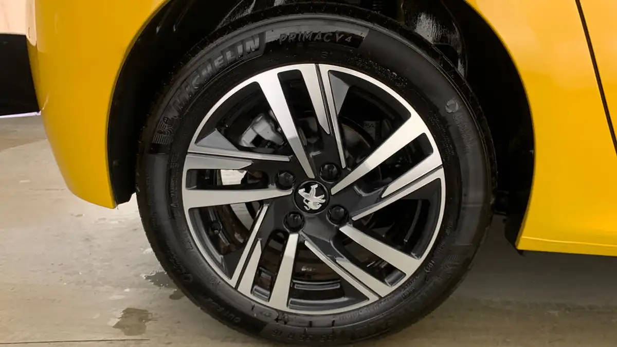 2022-peugeot-208-12-puretech-allure-premium-100bhp-big-21