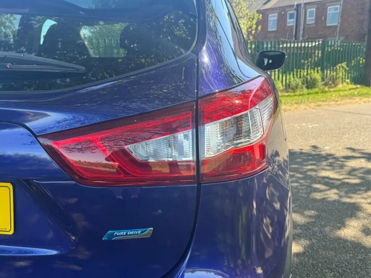2015-nissan-qashqai-15dci-acenta-premium-big-33