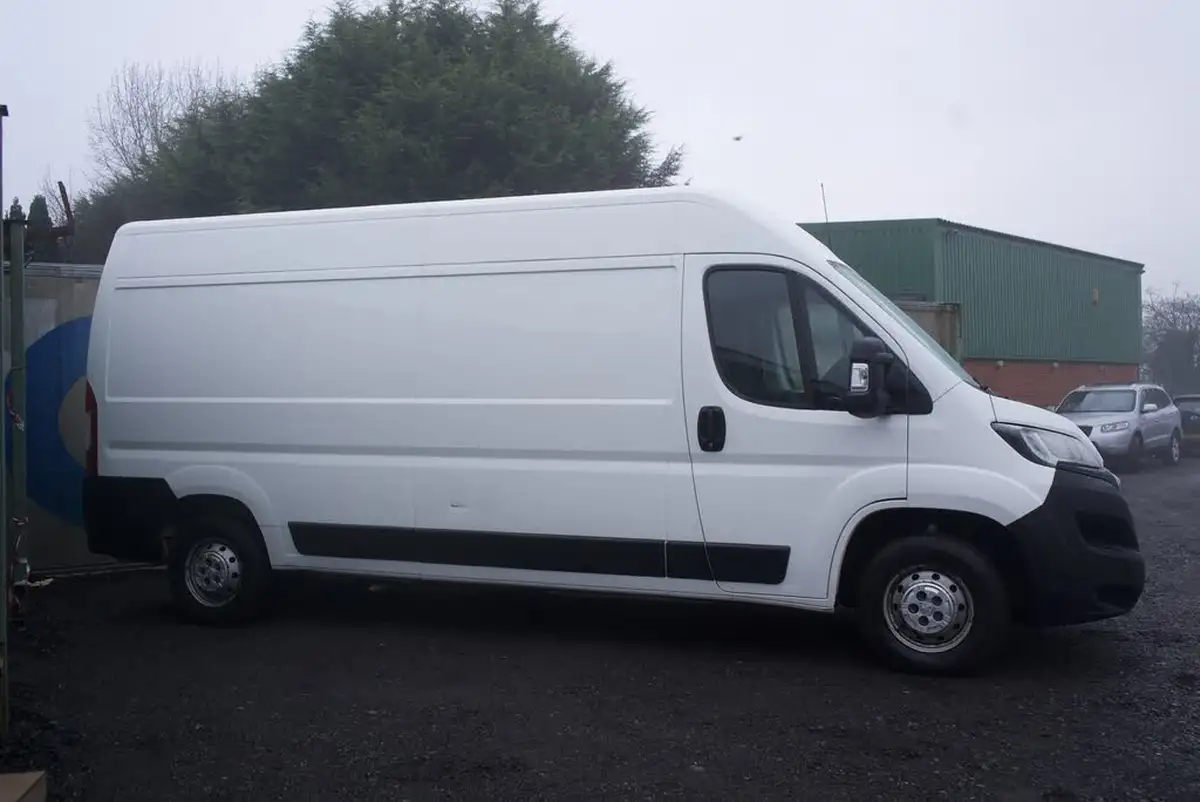 2019-peugeot-boxer-22-bluehdi-professional-335-l3-h2-panel-big-36