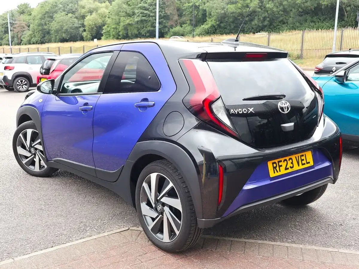 2023-toyota-aygo-x-10-vvt-i-edge-big-1