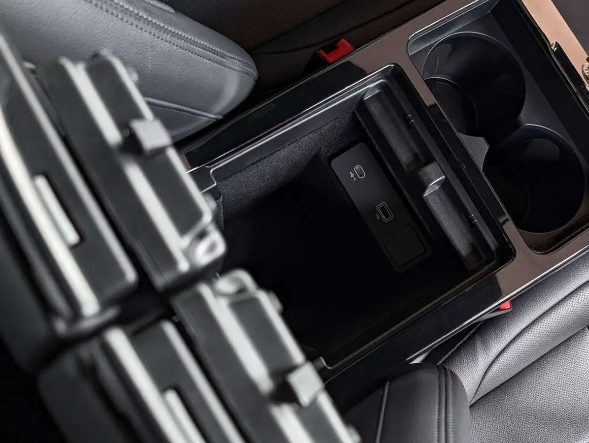2022-land-rover-range-rover-evoque-15-p300e-r-dynamic-se-big-41