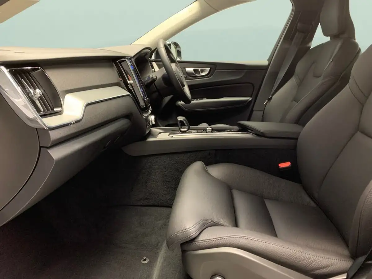 2024-volvo-xc60-20-b5-plus-big-3