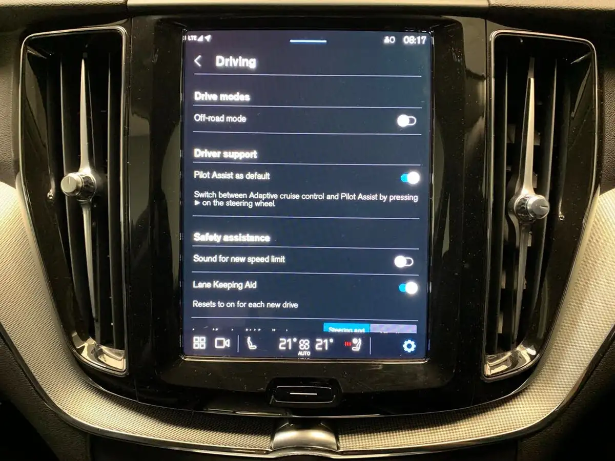 2024-volvo-xc60-20-b5-plus-big-27