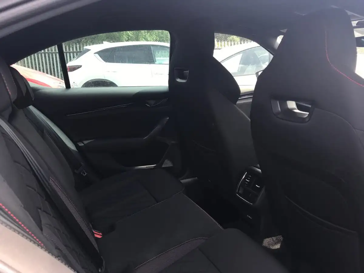 2023-skoda-octavia-20-tsi-vrs-hatchback-dsg-big-12