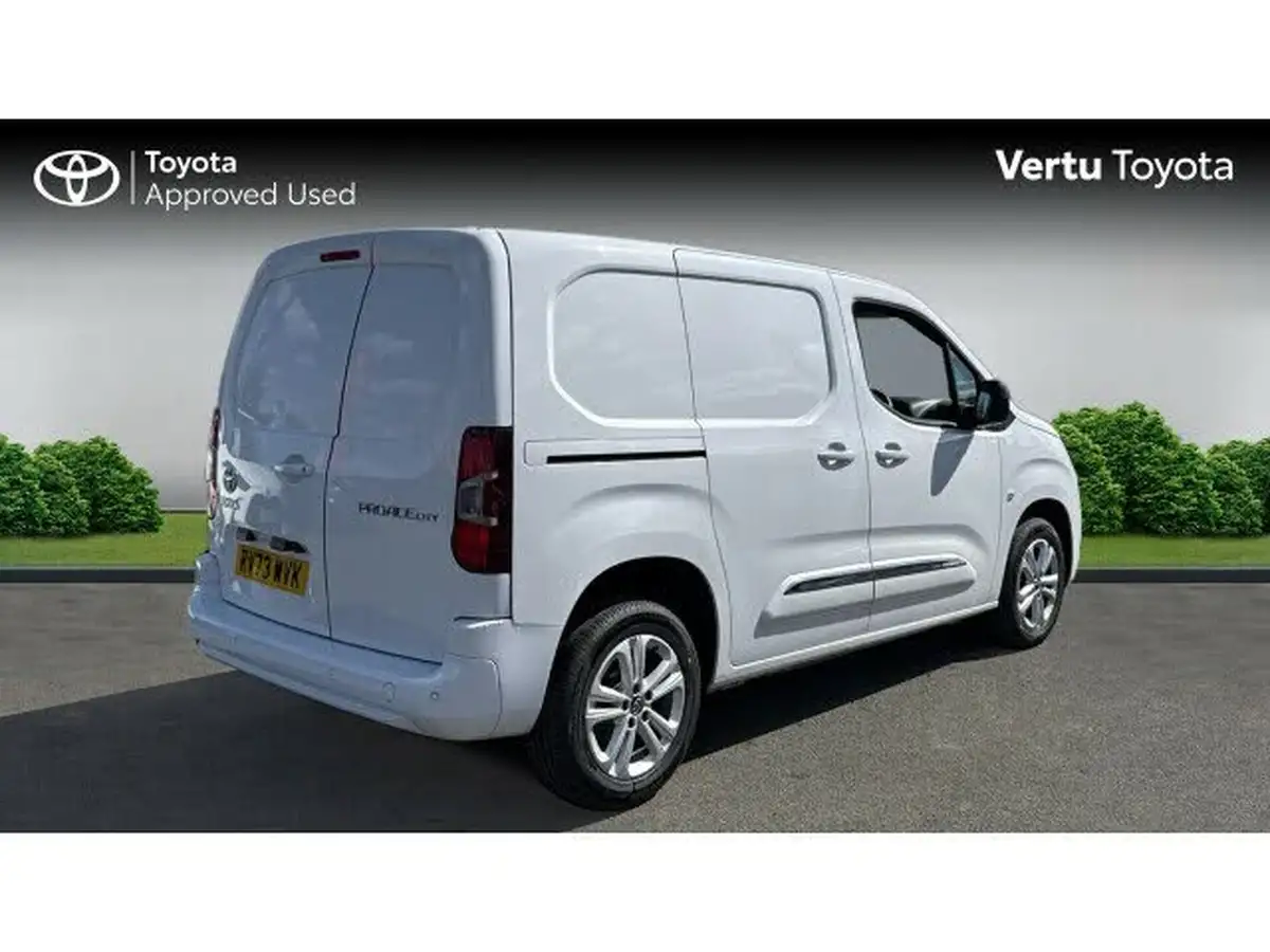 2023-toyota-proace-city-15d-design-100hpeu6d-big-1