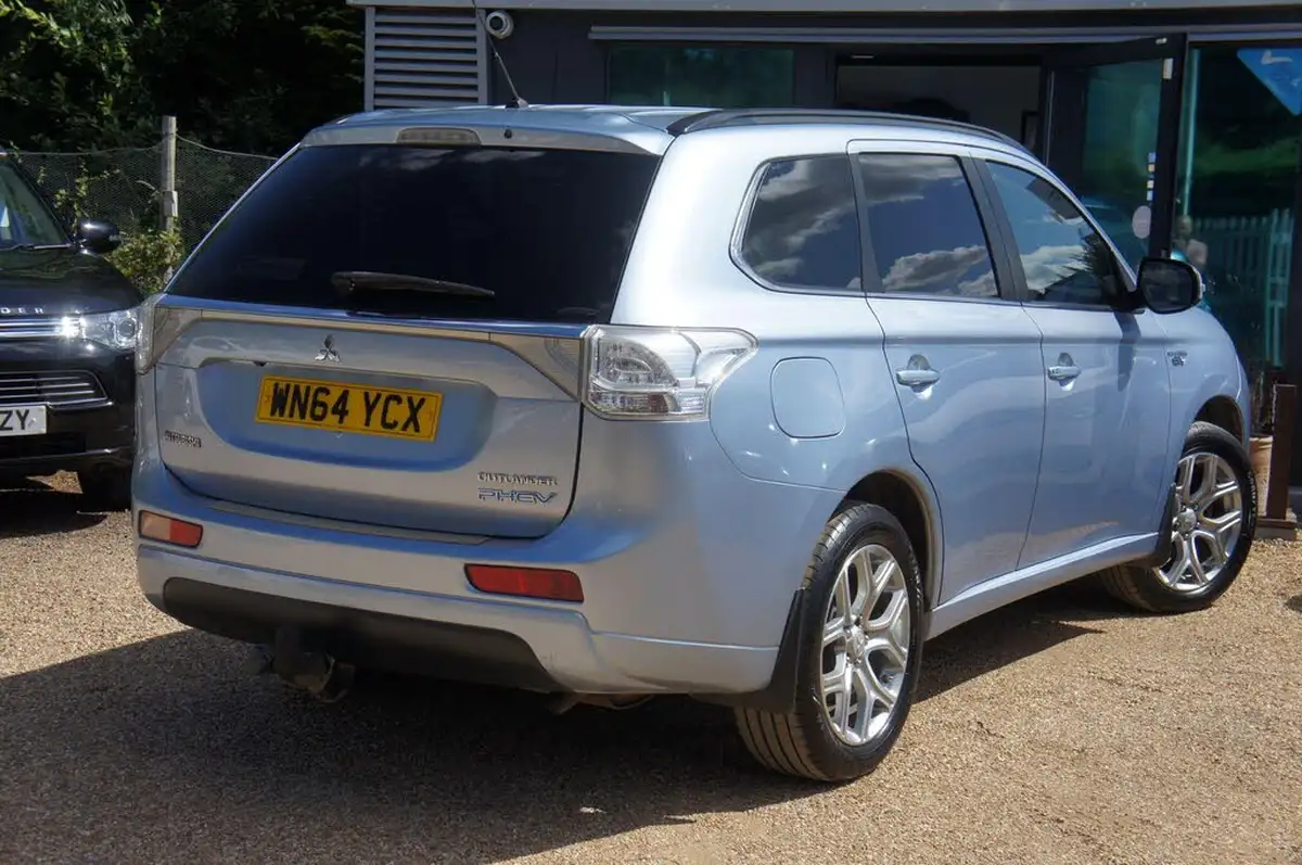 2014-mitsubishi-outlander-20-gx4h-big-3