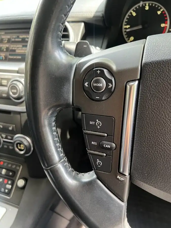 2015-land-rover-discovery-4-30td-se-tech-big-19