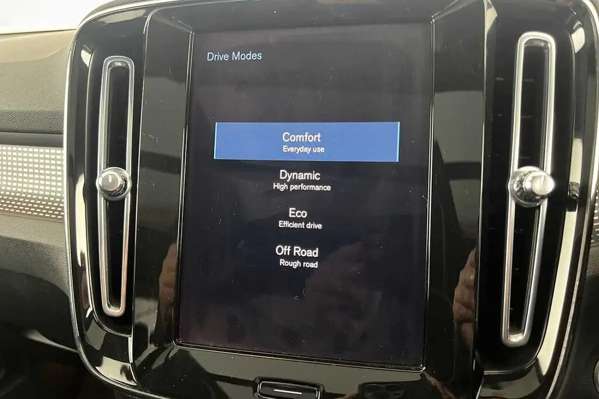 2022-volvo-xc40-15-t3-r-design-auto-big-34