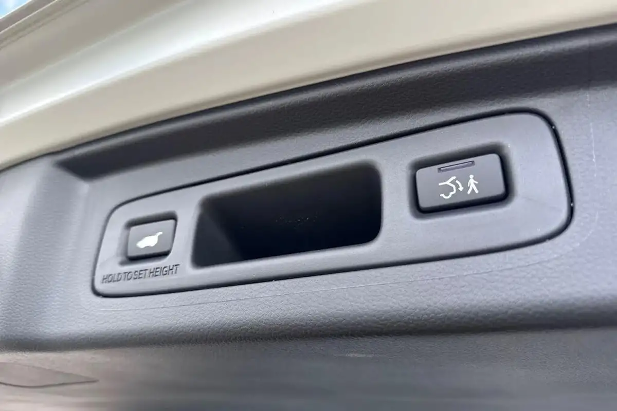 2025-honda-cr-v-20-i-mmd-elegance-big-42