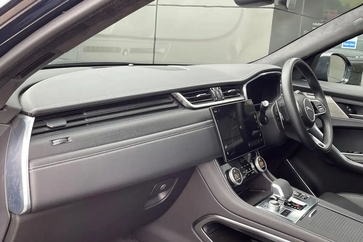 2023-jaguar-f-pace-20-p250-r-dynamic-hse-black-big-37