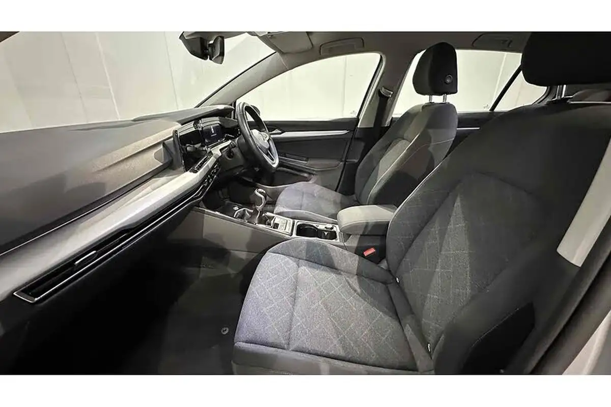 2022-volkswagen-golf-20tdi-life-hatchback-big-18