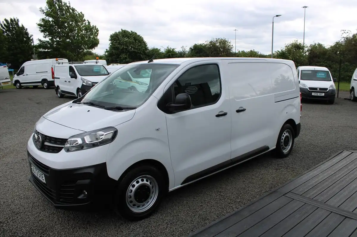 2023-vauxhall-vivaro-15td-2700-l1h1-dynamic-120pseu6d-big-10
