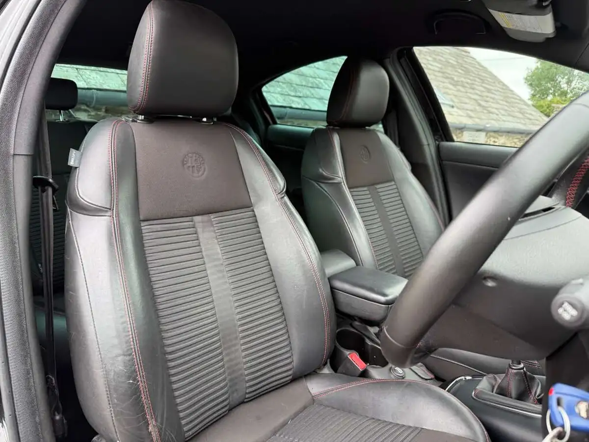 2012-alfa-romeo-giulietta-16td-veloce-big-12