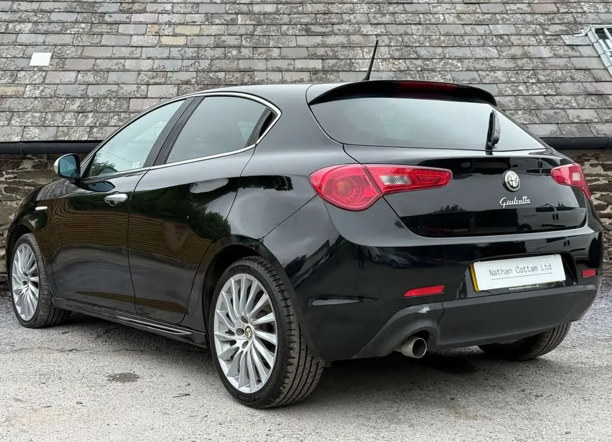 2012-alfa-romeo-giulietta-16td-veloce-big-8
