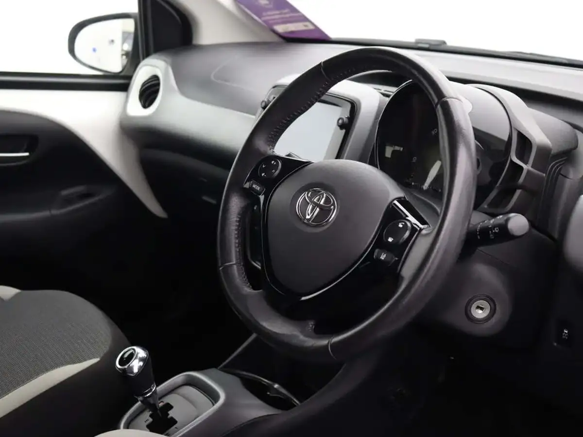 2020-toyota-aygo-10-vvt-i-x-play-tss-x-shift-big-18