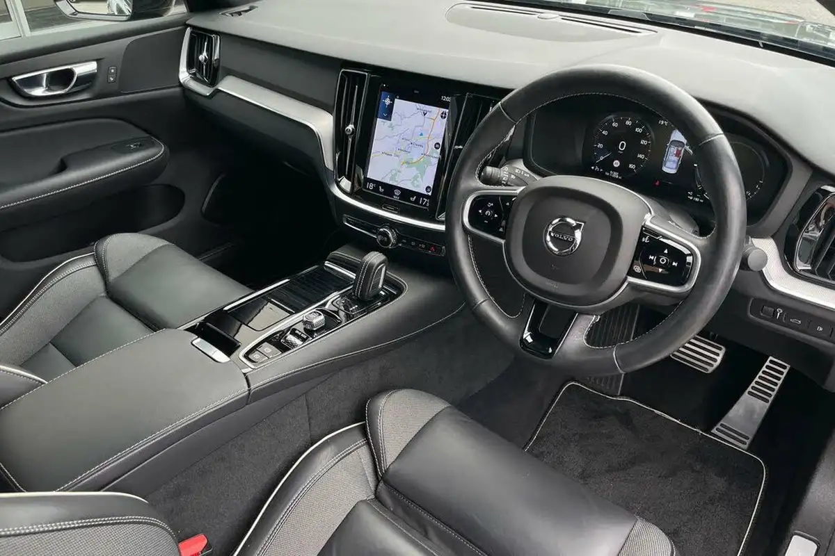2021-volvo-s60-20-t8-r-design-455bhp-big-4