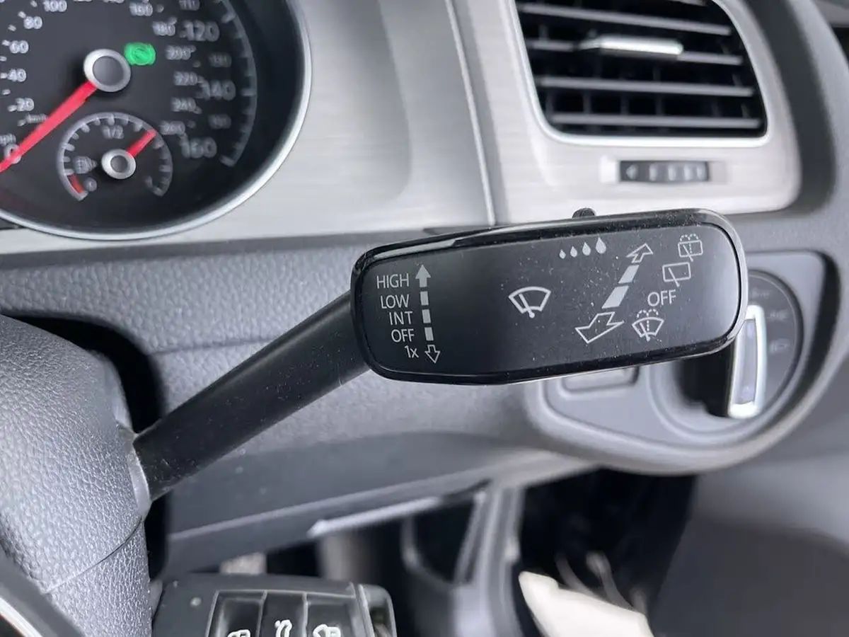 2015-volkswagen-golf-14-match-5d-dsg-big-53