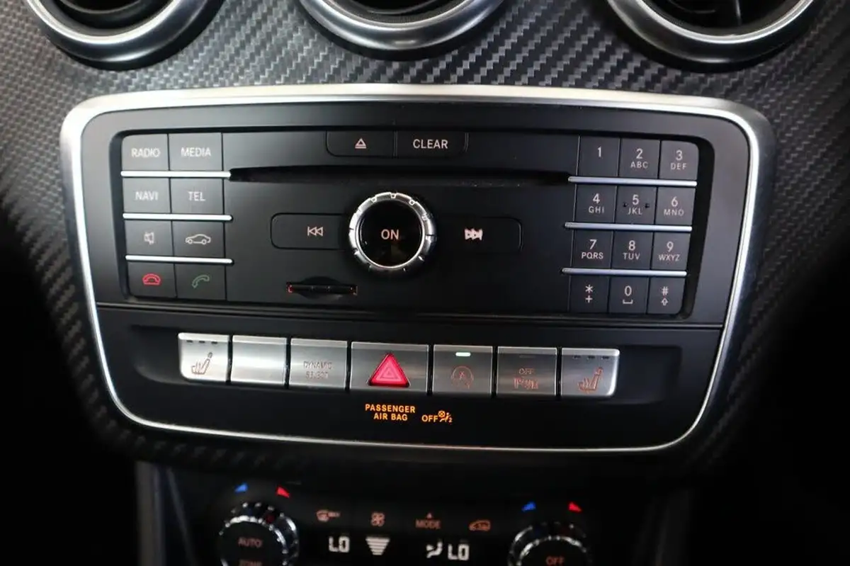 2016-mercedes-benz-a-class-21d-a200d-amg-line-136ps-executivess-big-25