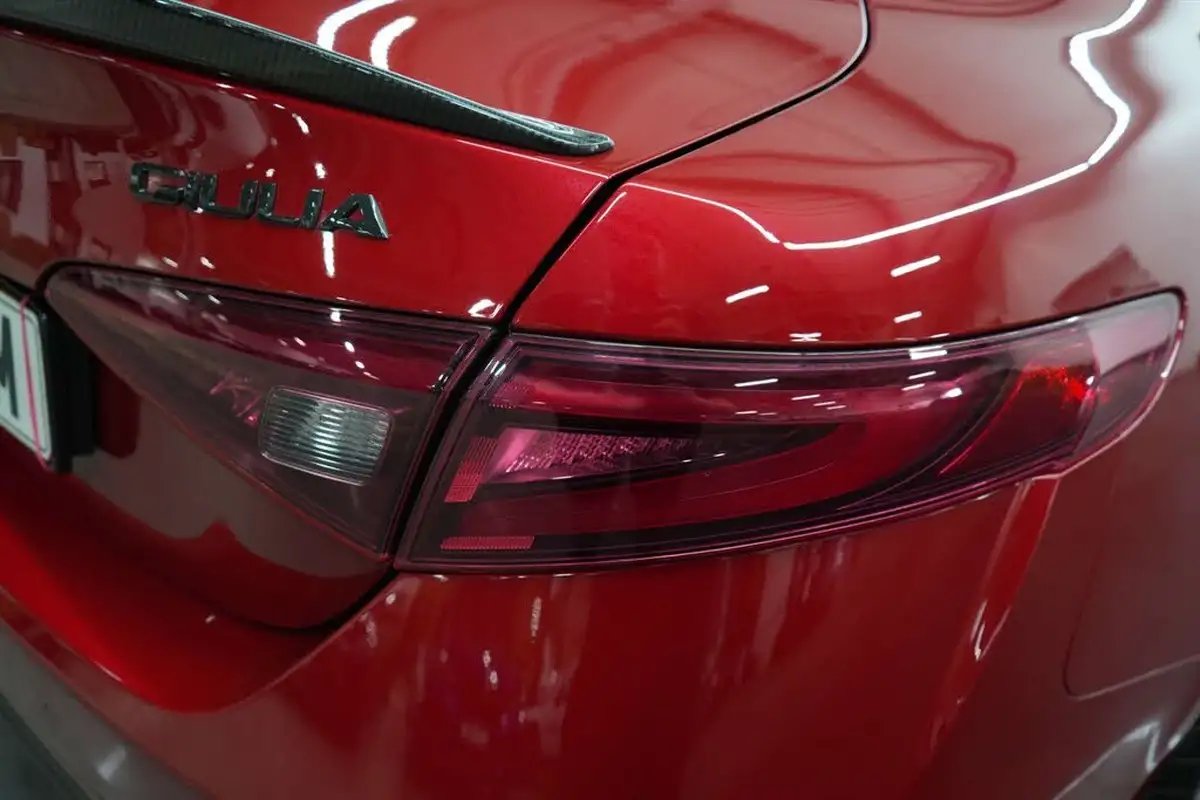 2018-alfa-romeo-giulia-29-biturbo-quadrifoglio-big-9