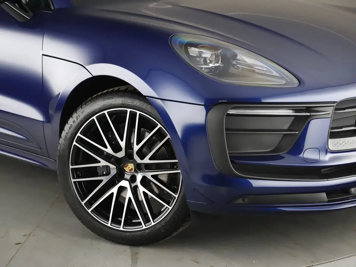 2025-porsche-macan-20-big-18