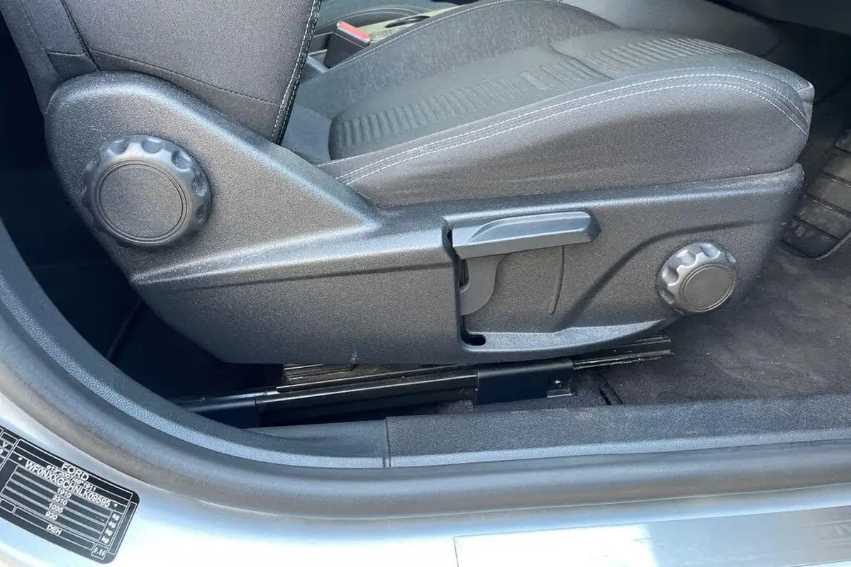 2020-ford-focus-15-active-hatchback-auto-big-21