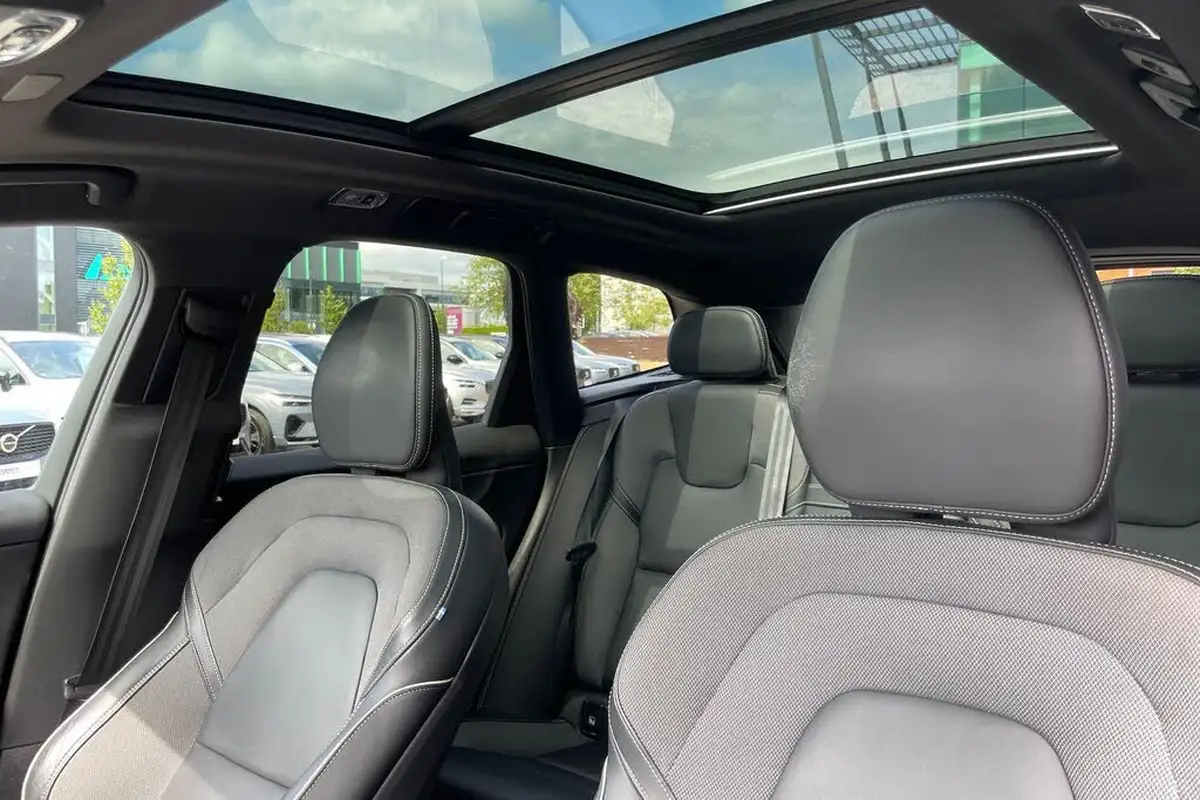 2021-volvo-xc60-20-t6-r-design-340bhp-big-27