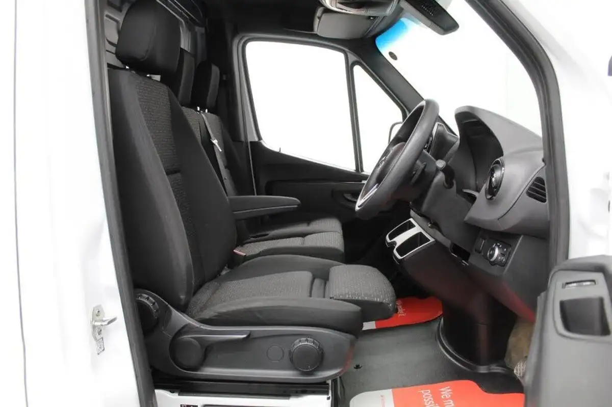 2021-mercedes-benz-sprinter-big-19