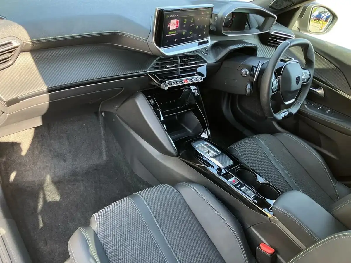 2023-peugeot-2008-suv-big-6
