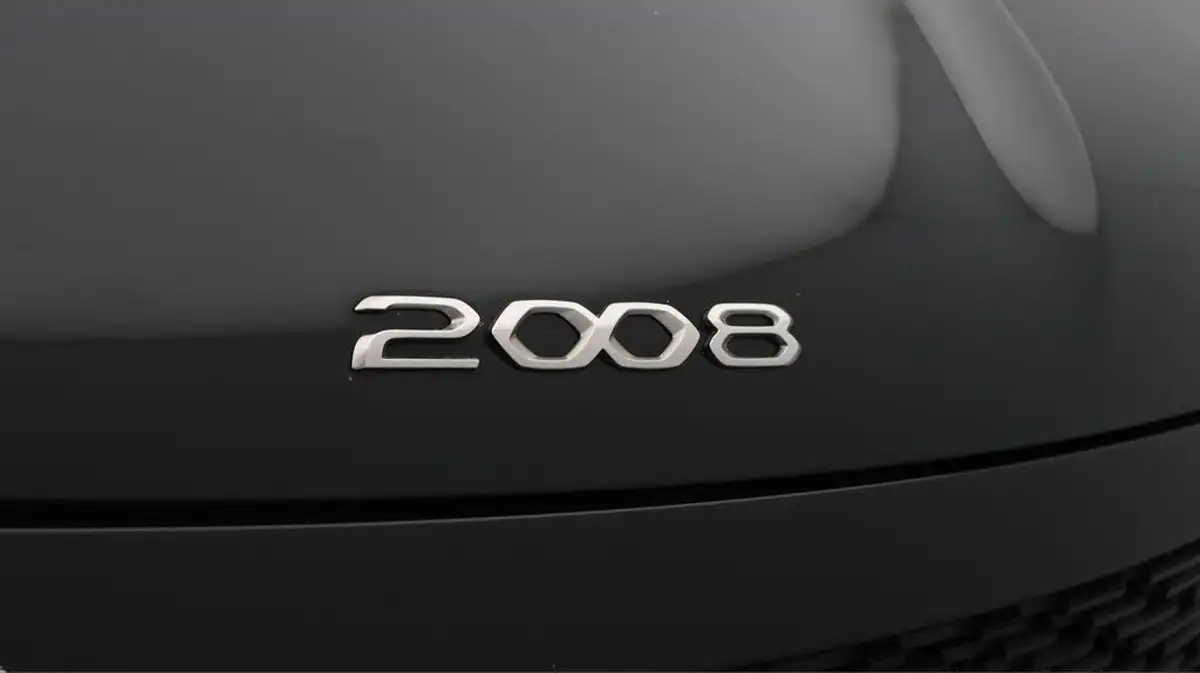 2021-peugeot-2008-suv-e-active-premium-big-21