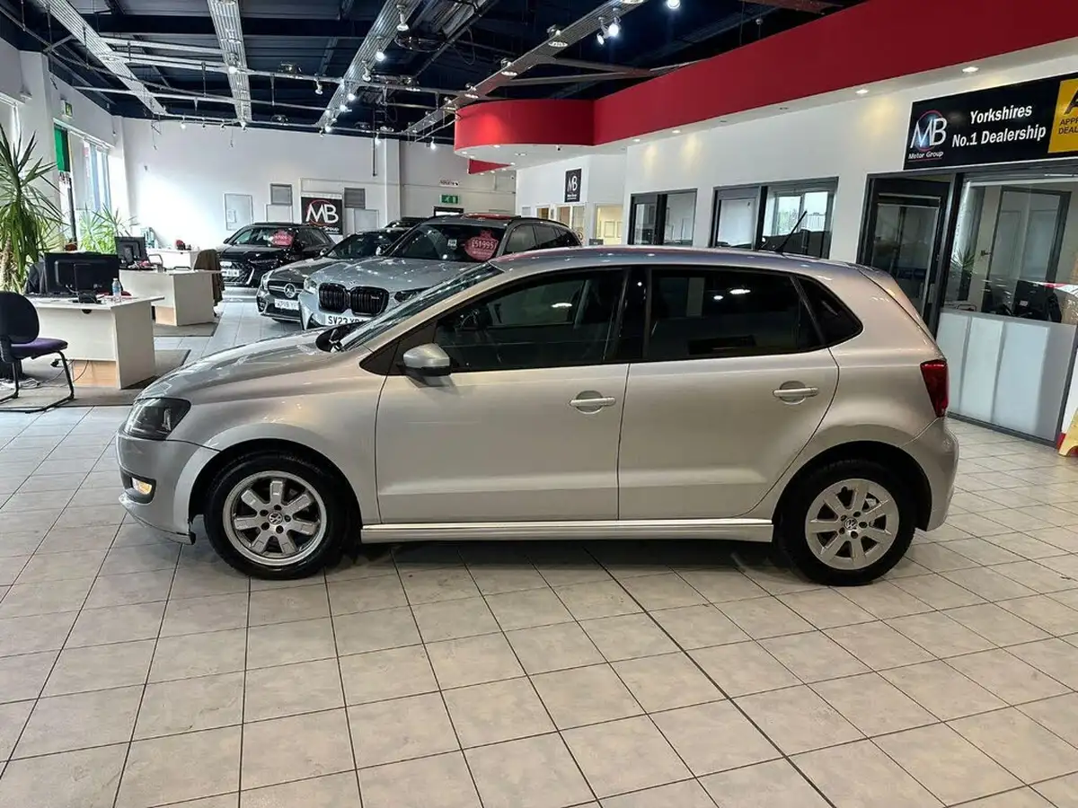 2013-volkswagen-polo-12td-blue-motion-bluemotion-tech-5d-big-5