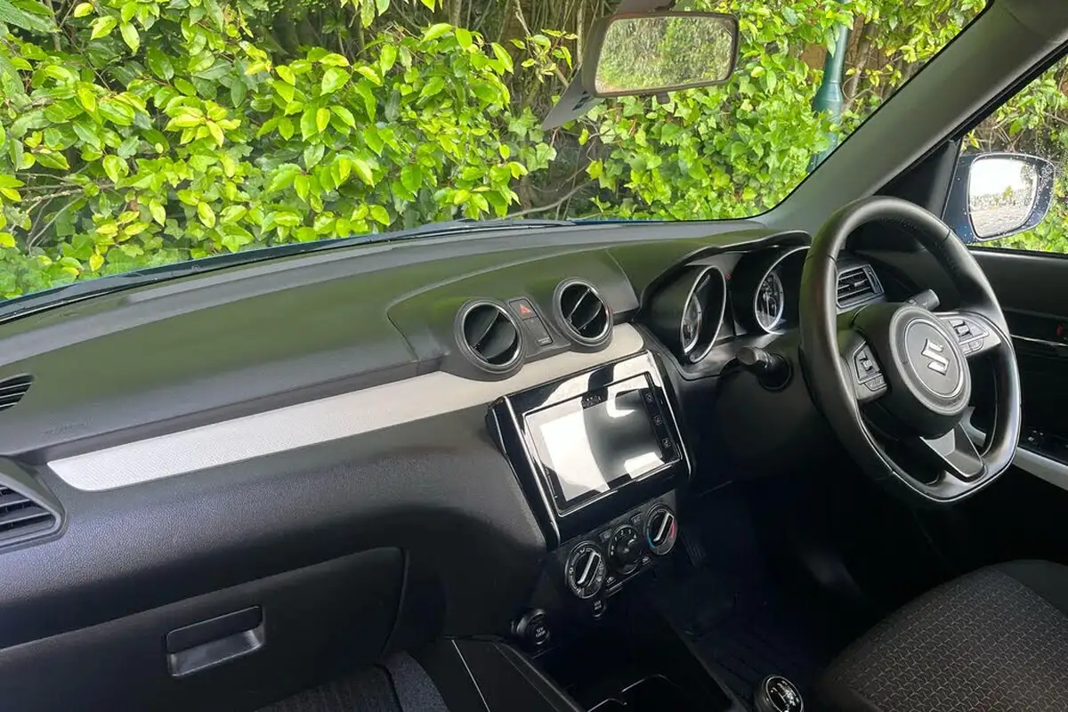 2023-suzuki-swift-12-dualjet-sz-l-big-4